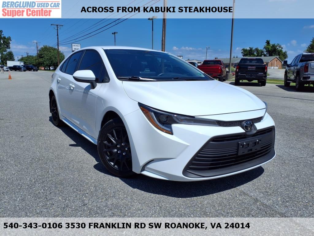 2025 Toyota Corolla LE's photo