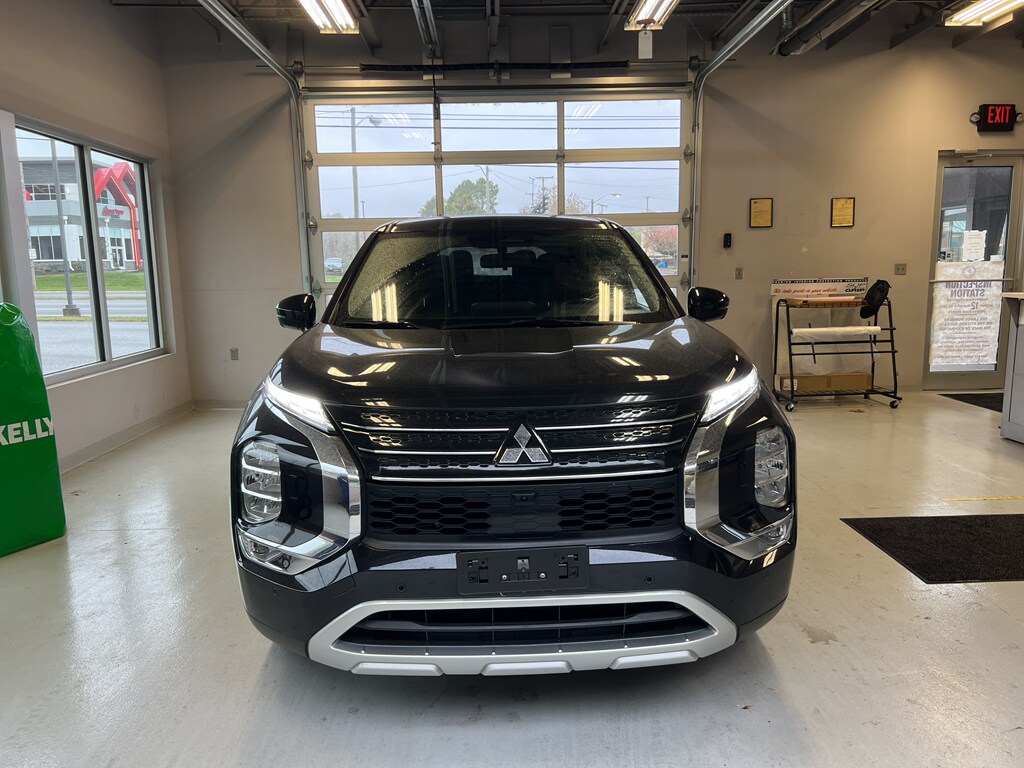 Used 2024 Mitsubishi Outlander SE SUV