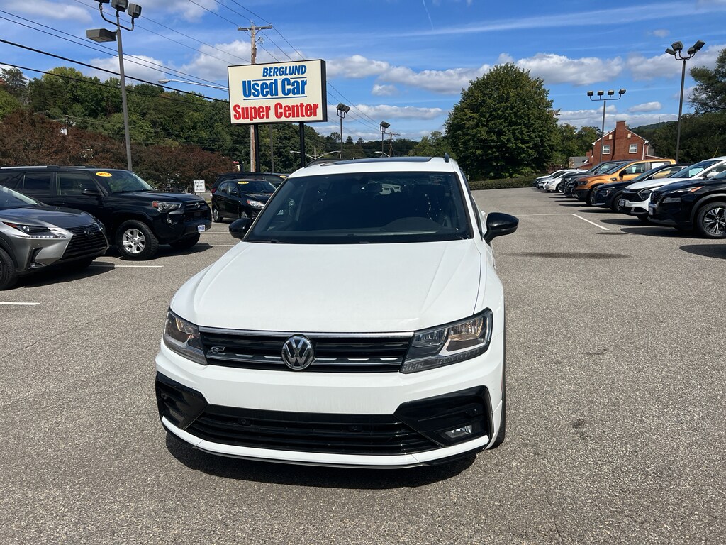 2019 Volkswagen Tiguan SEL R-Line photo 2