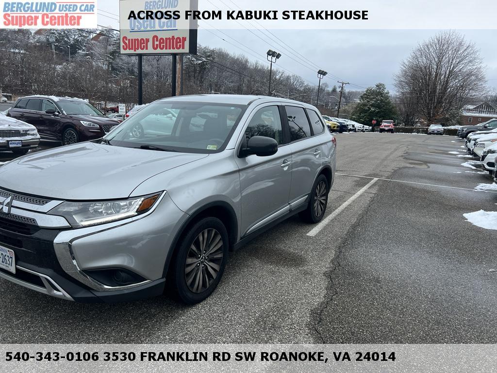 2019 Mitsubishi Outlander ES's photo