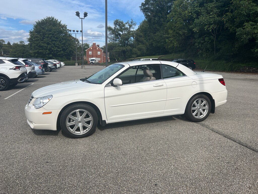 2008 Chrysler Sebring Touring photo 2