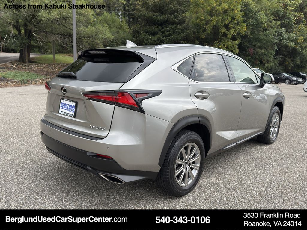 2021 Lexus NX 300 photo 4