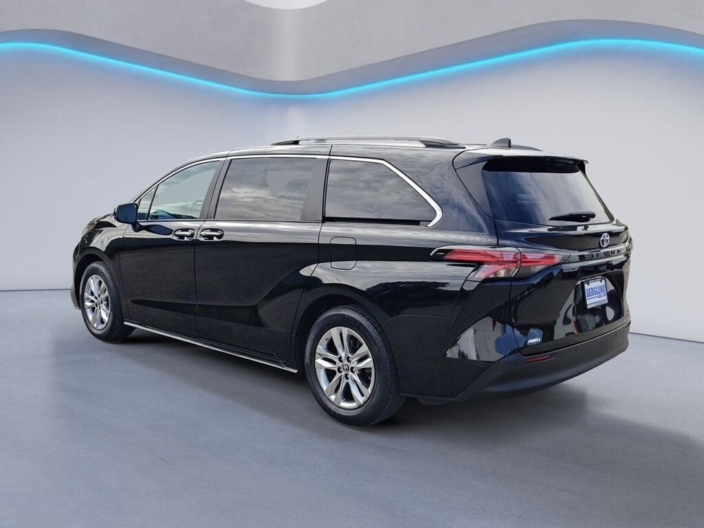 Used 2022 Toyota Sienna XLE 7 Passenger Van Passenger Van