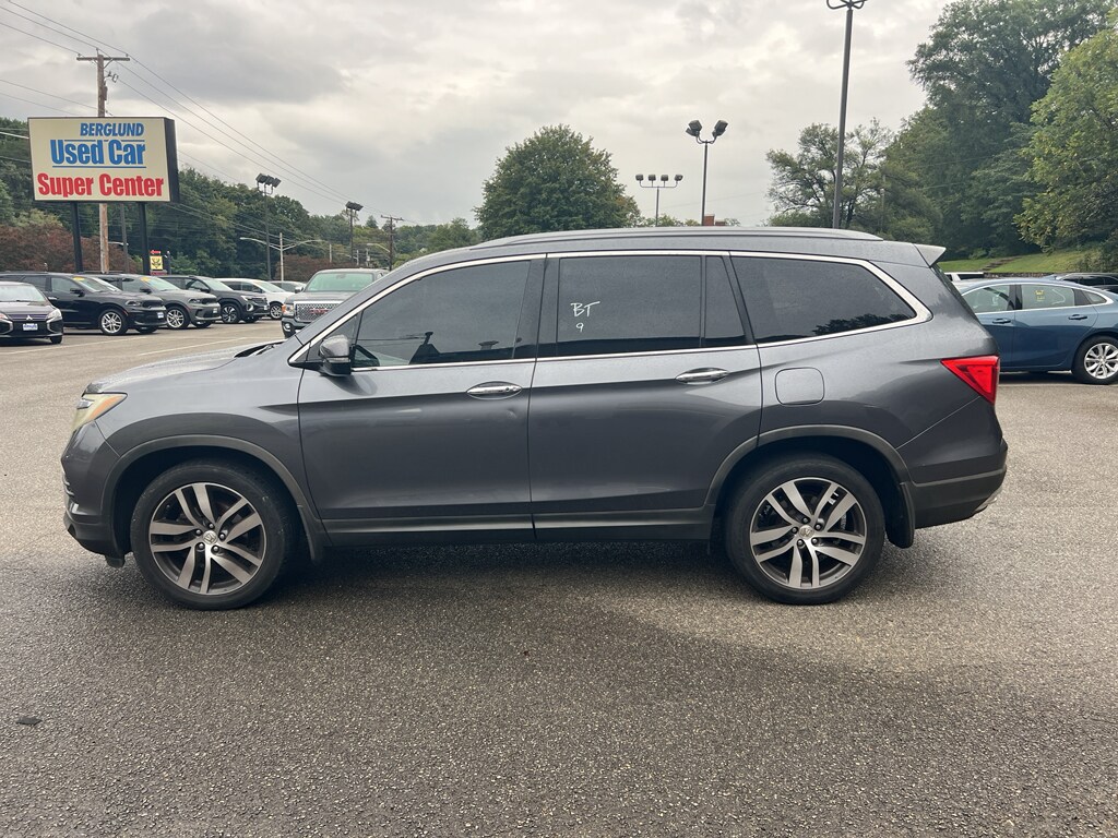 2016 Honda Pilot Touring photo 2