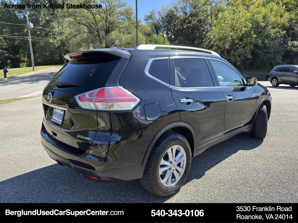 2015 Nissan Rogue SV photo 4