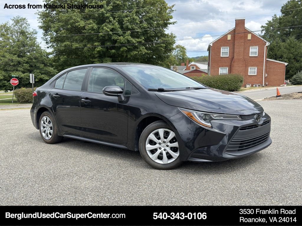 2023 Toyota Corolla LE photo 2