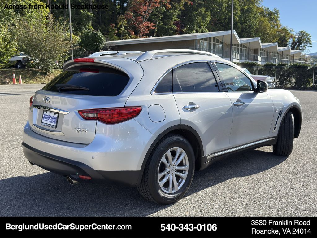 2016 Infiniti QX70 Base photo 4