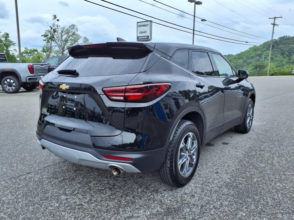 2023 Chevrolet Blazer 2LT photo 3
