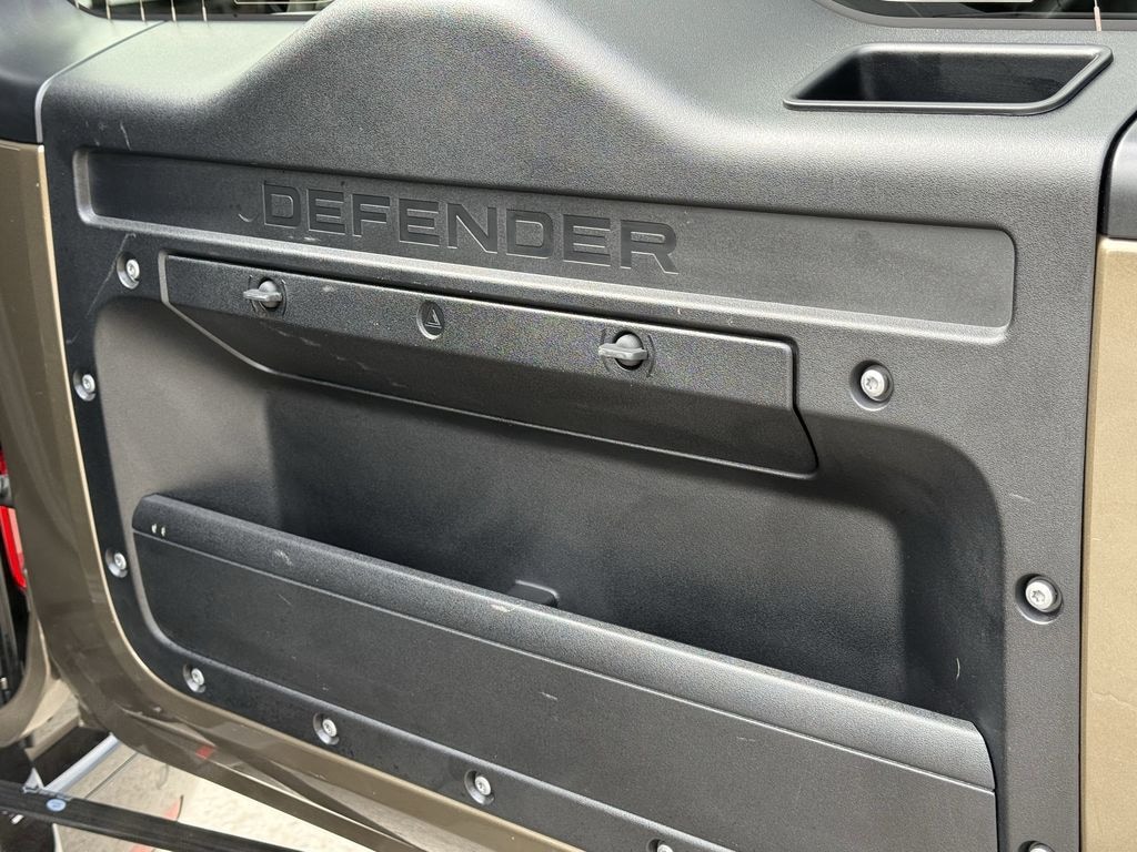 2025 Land Rover Defender X-Dynamic SE - Photo 15