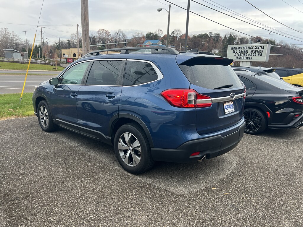 2022 Subaru Ascent Premium photo 2