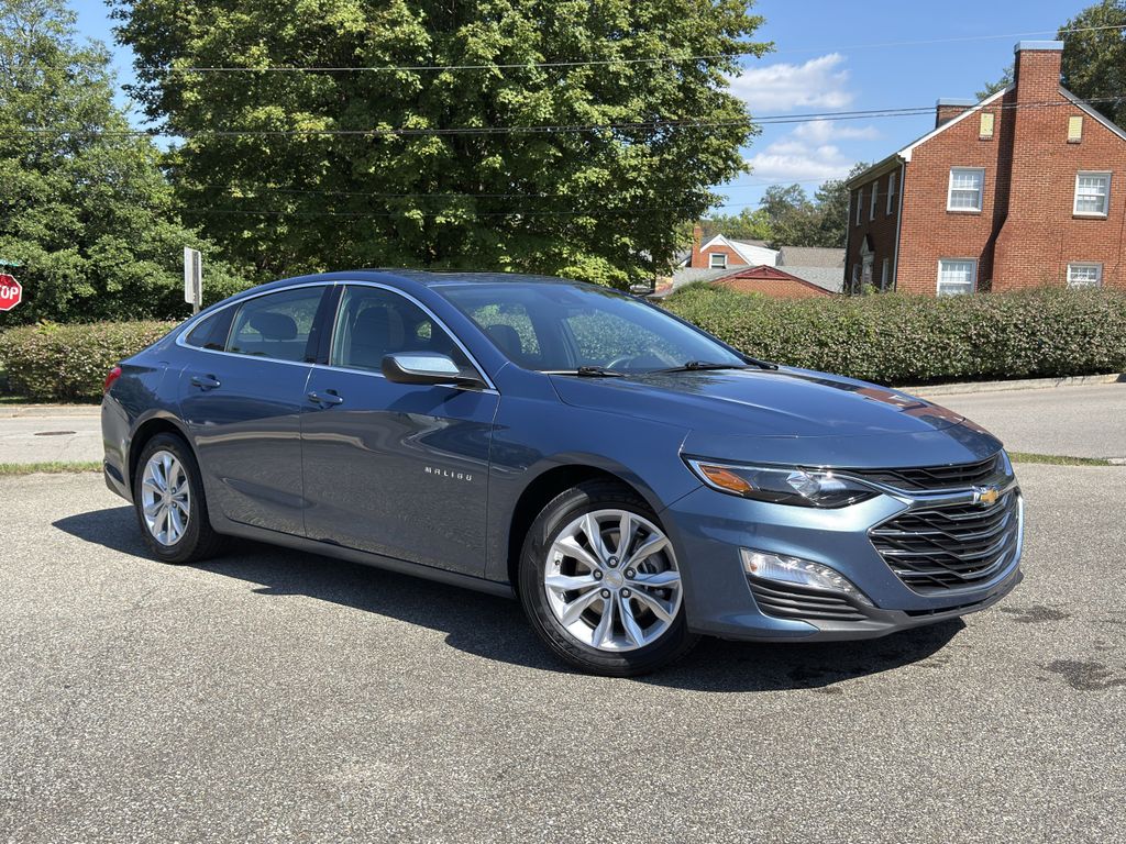 2024 Chevrolet Malibu 1LT photo 2