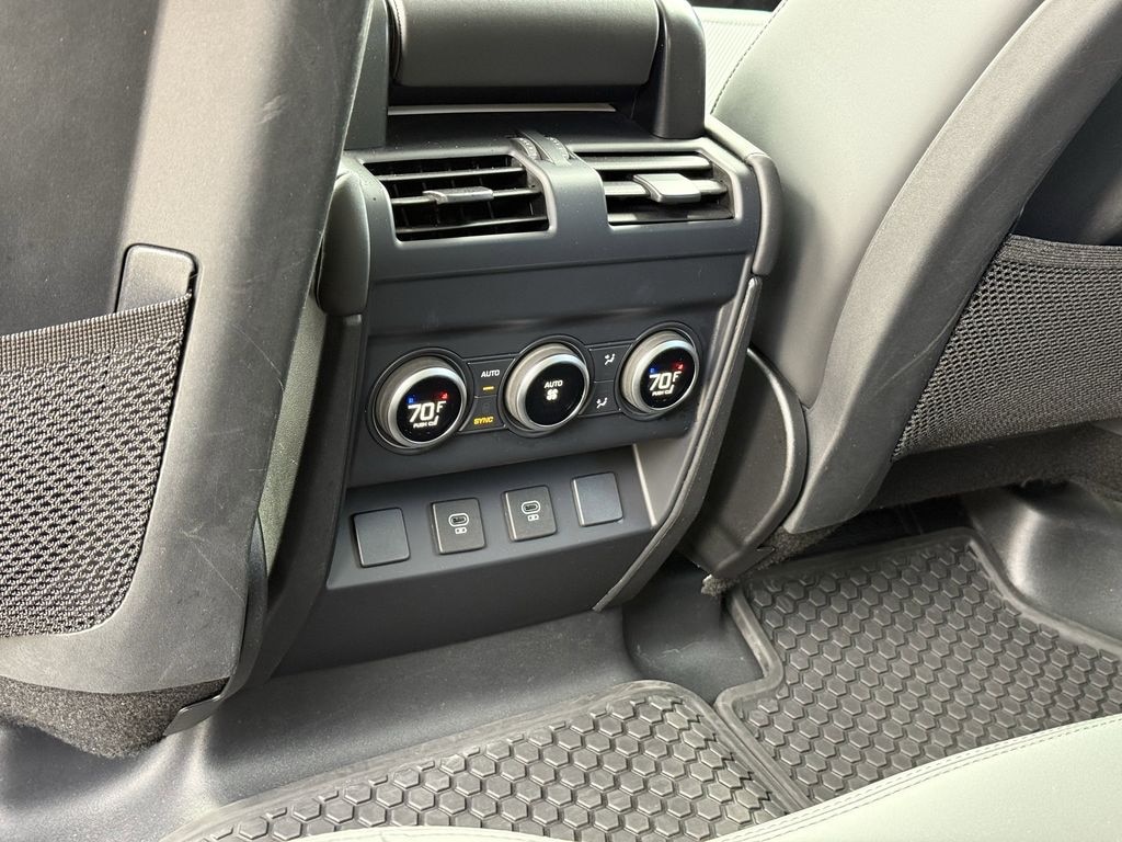 2025 Land Rover Defender X-Dynamic SE - Photo 12