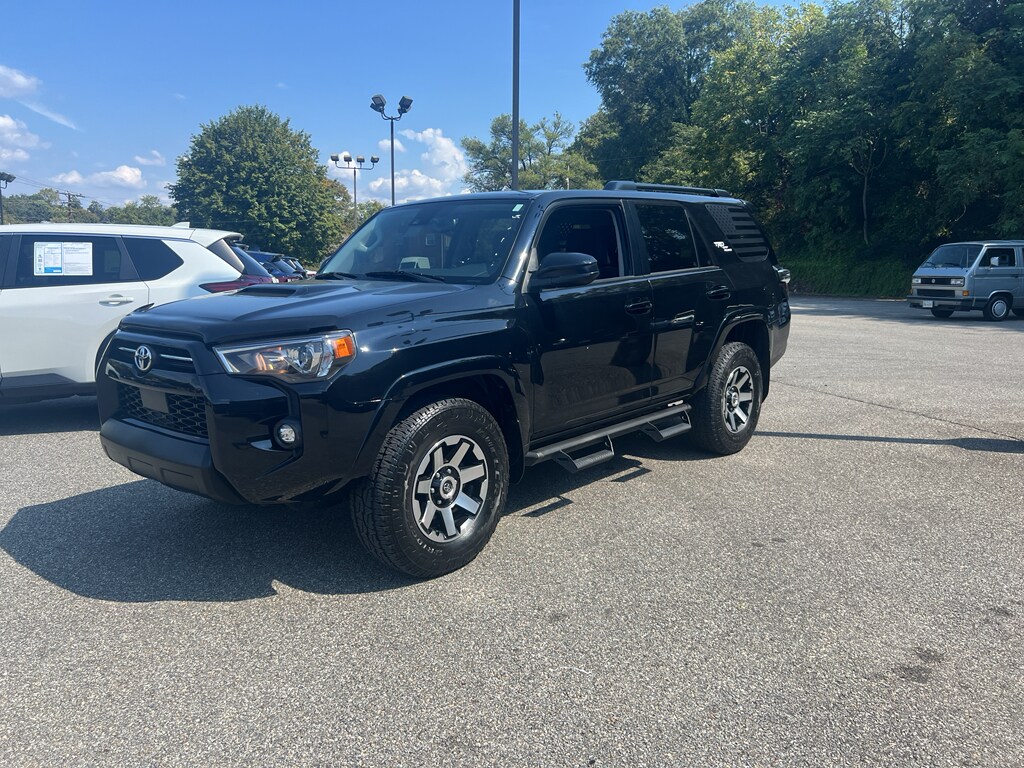 2022 Toyota 4Runner TRD photo 2