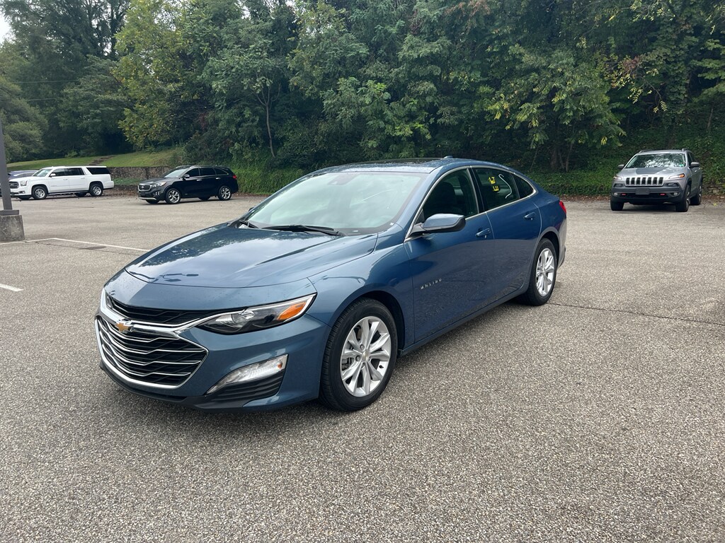 2024 Chevrolet Malibu 1LT photo 2