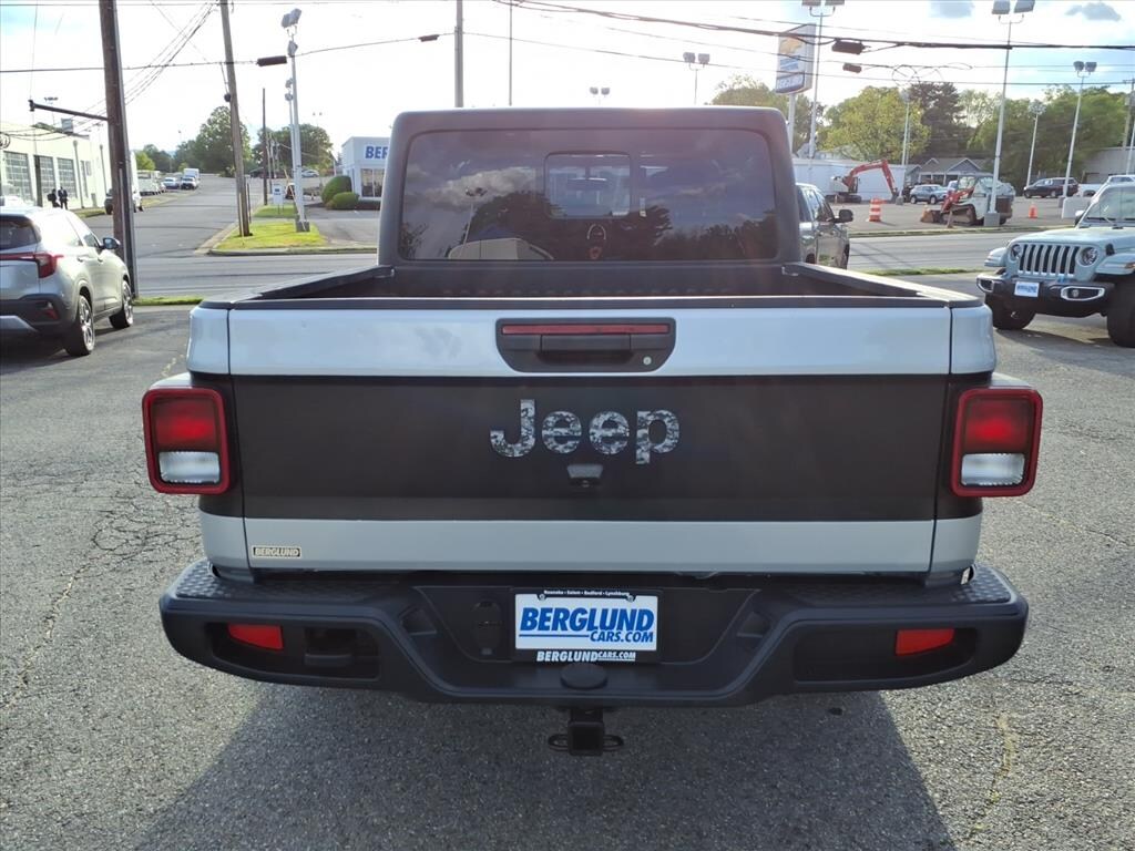 Used 2022 Jeep Gladiator Sport Truck Crew Cab