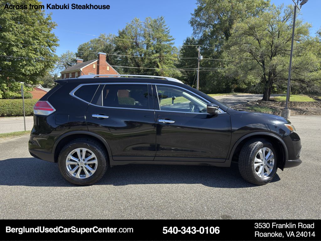 2015 Nissan Rogue SV photo 3