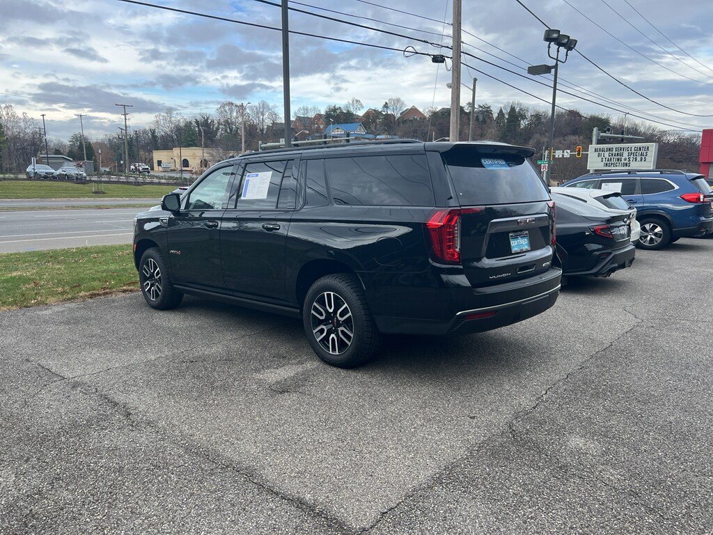 2023 Gmc Yukon XL AT4 photo 3