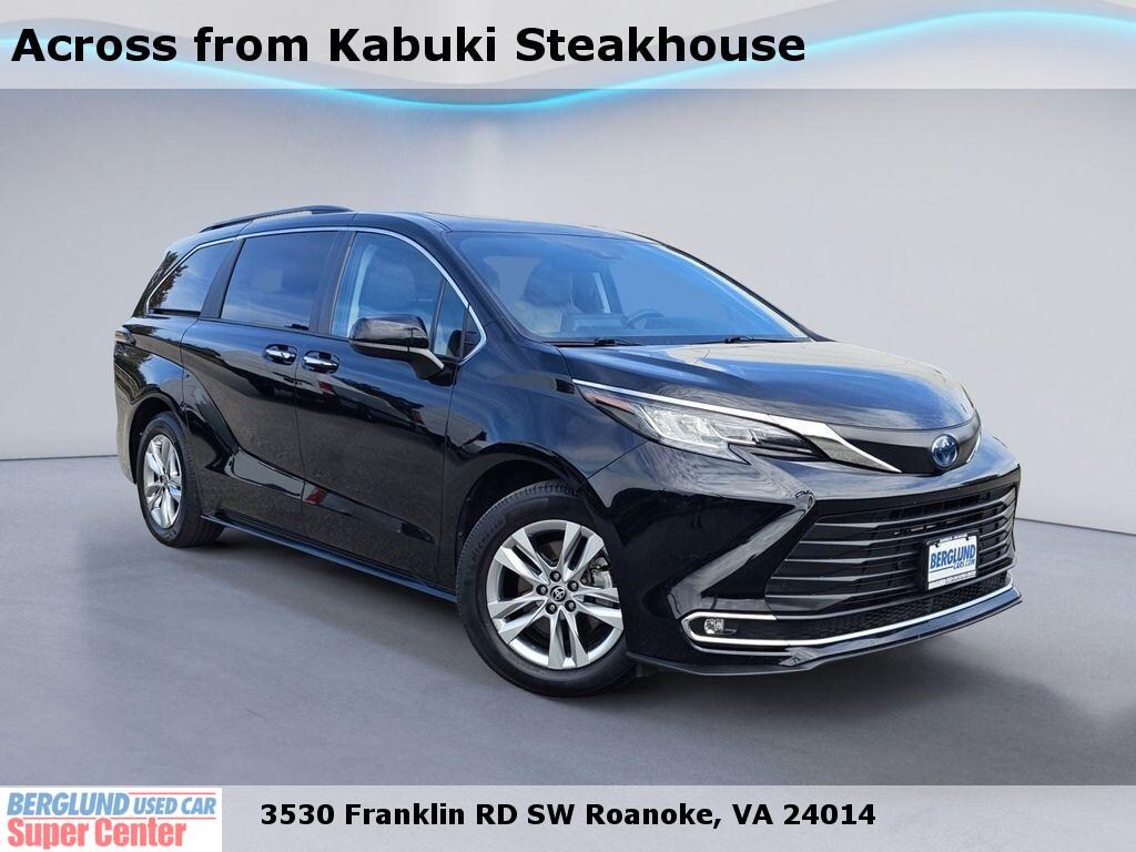 Used 2022 Toyota Sienna XLE 7 Passenger Van Passenger Van