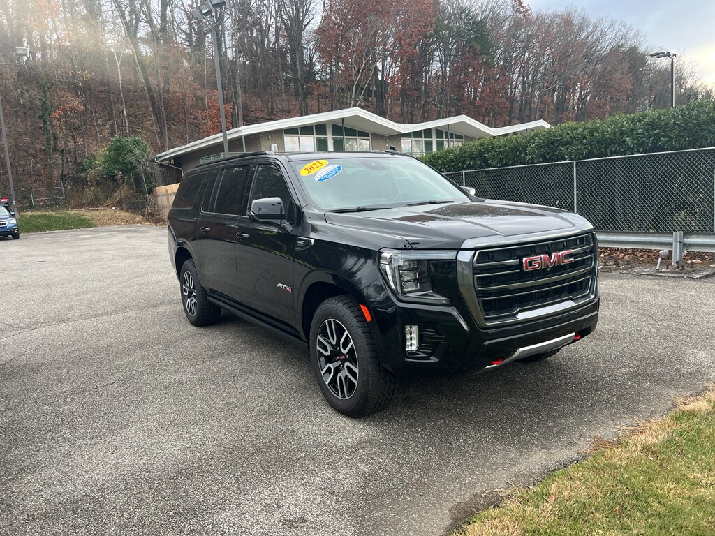 2023 Gmc Yukon XL AT4 photo 2