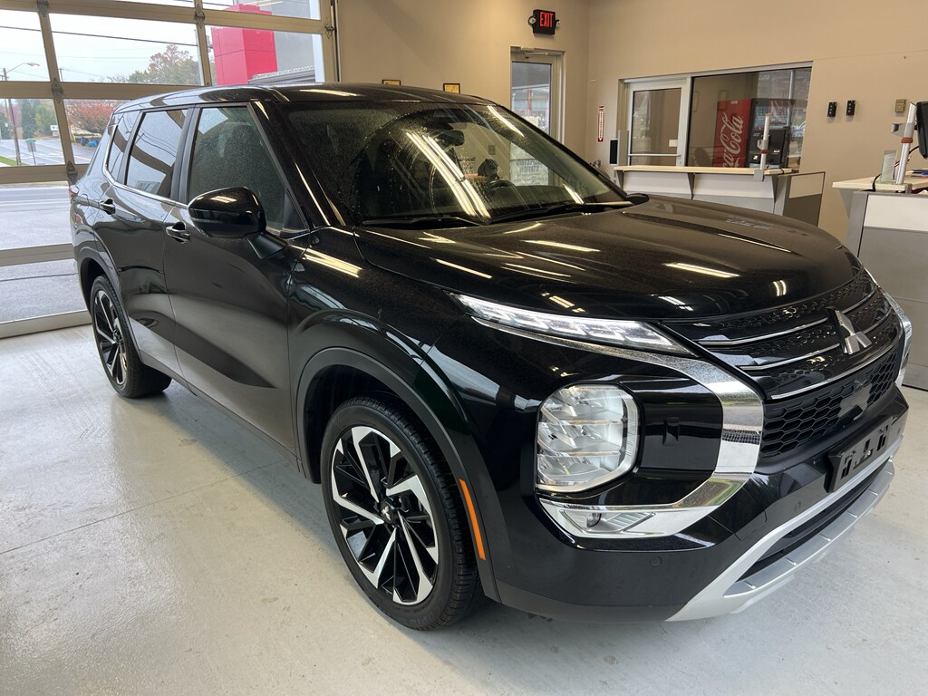 2024 Mitsubishi Outlander SE photo 4