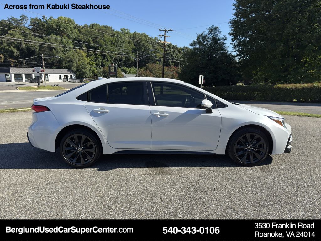 2024 Toyota Corolla Hybrid SE photo 2