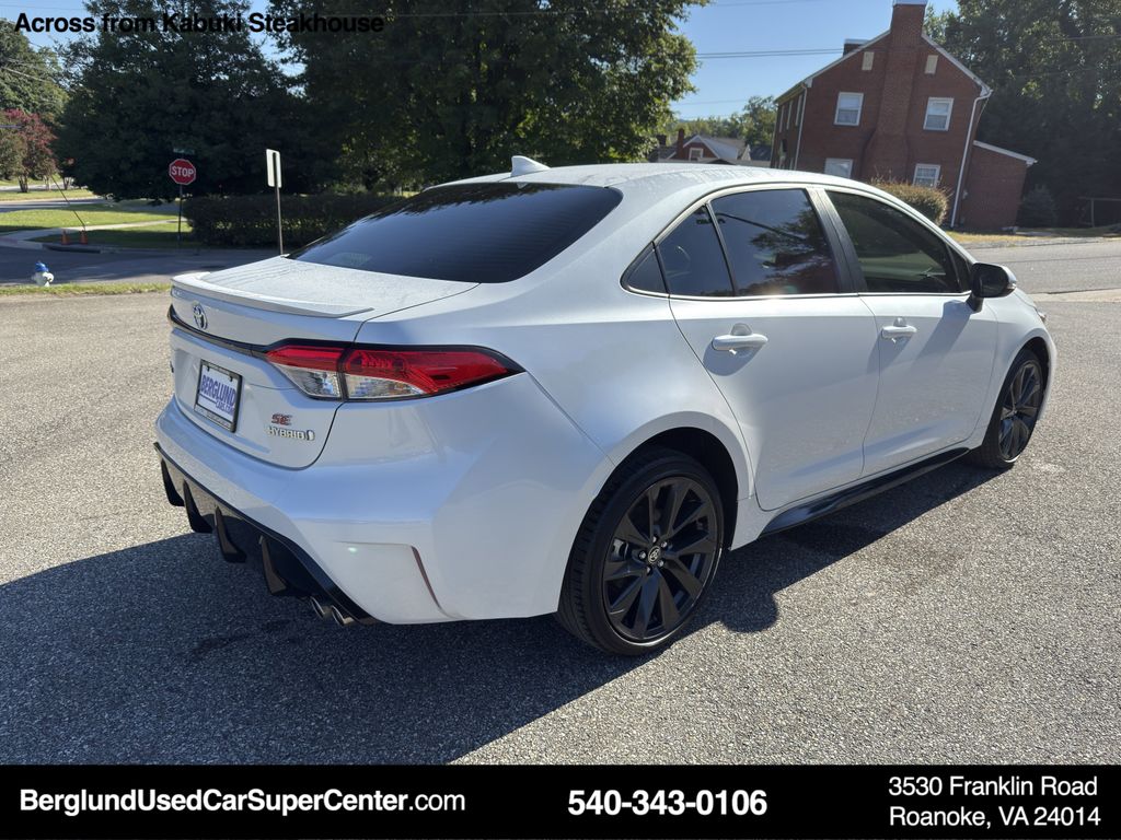 2024 Toyota Corolla Hybrid SE photo 3