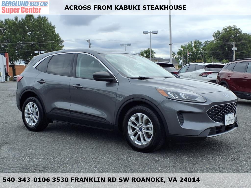 2022 Ford Escape SE's photo