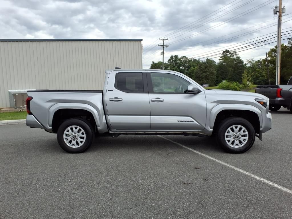 2024 Toyota Tacoma SR5 photo 3