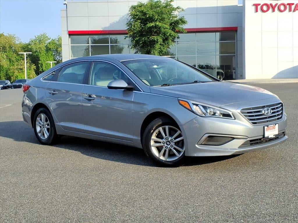 Used 2017 Hyundai Sonata SE with VIN 5NPE24AF2HH493561 for sale in Lynchburg, VA