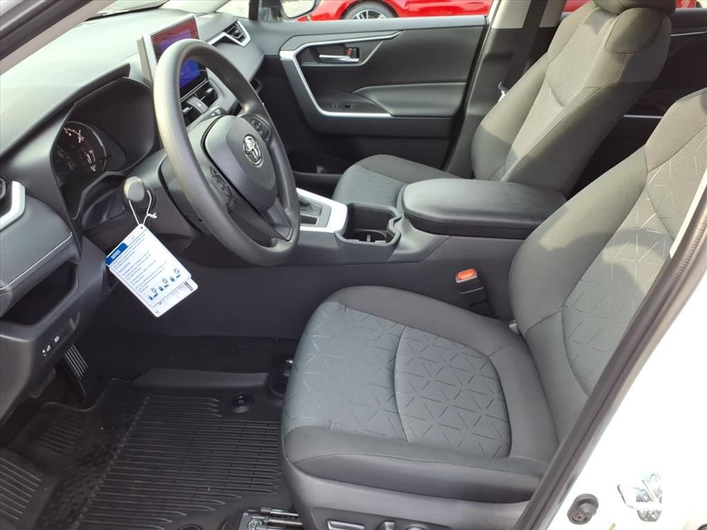 2025 Toyota RAV4 XLE photo 2