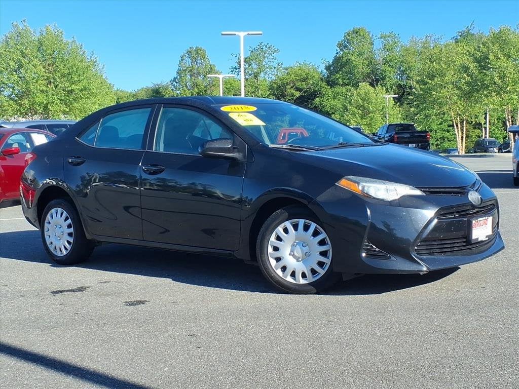 Used 2018 Toyota Corolla LE with VIN 5YFBURHE4JP814953 for sale in Lynchburg, VA