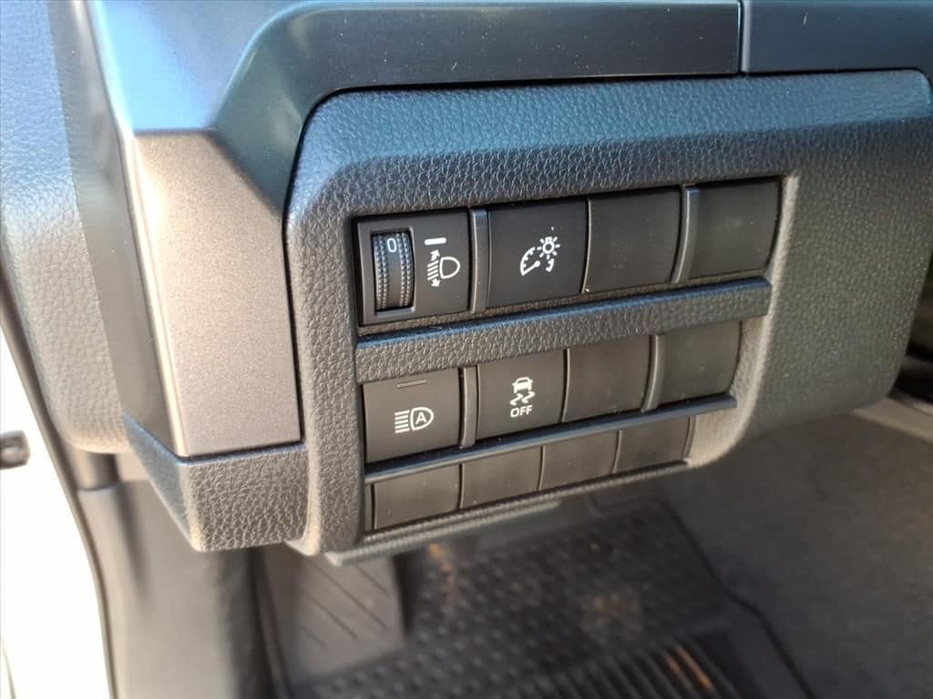 2025 Toyota Tacoma SR5 - Photo 10