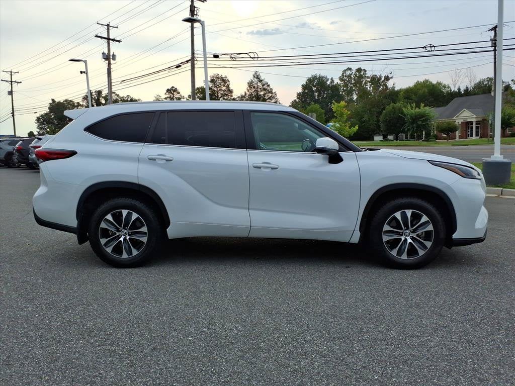 Used 2023 Toyota Highlander XLE Sport Utility