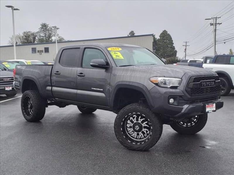 Used 2019 Toyota Tacoma TRD Off Road with VIN 3TMDZ5BN5KM066010 for sale in Lynchburg, VA