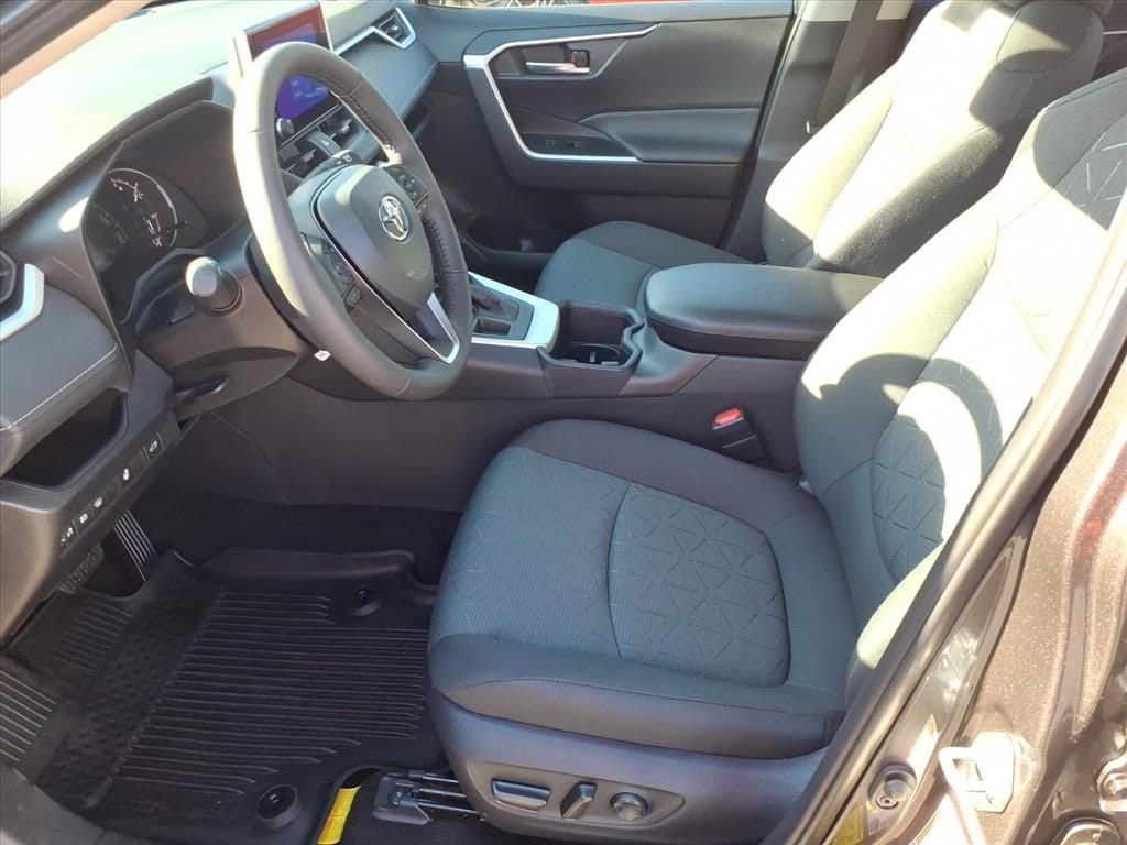 New 2025 Toyota RAV4 XLE SUV