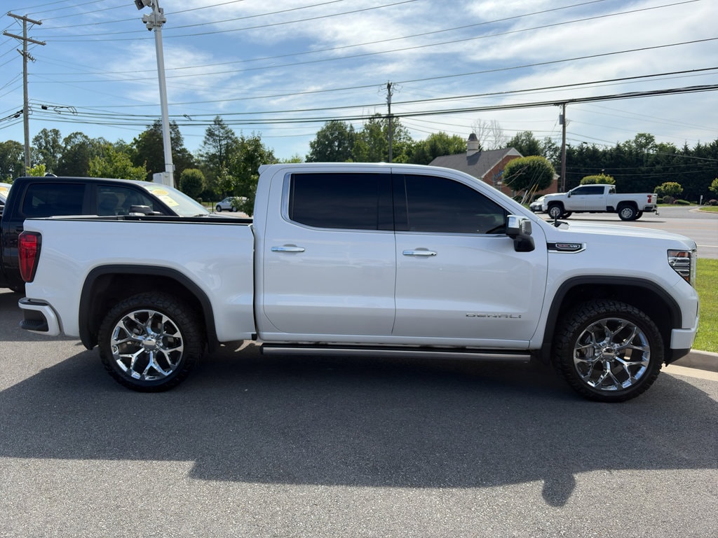 2023 GMC Sierra 4WD Crew Cab Short Box Denali's photo