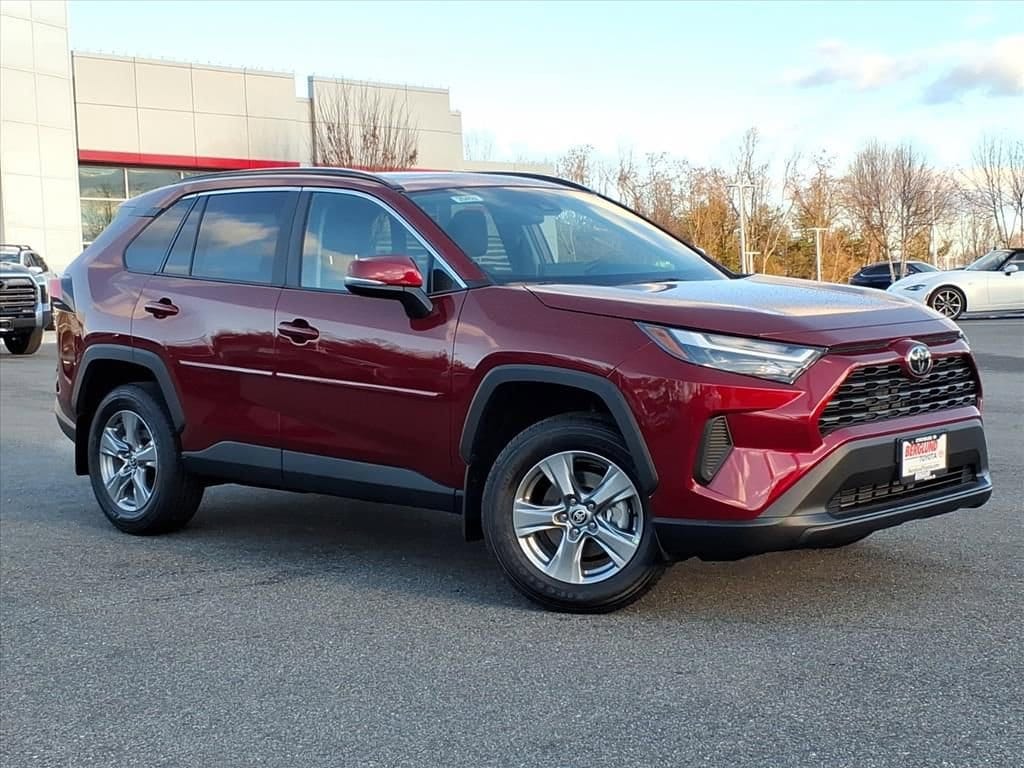 2025 Toyota RAV4 XLE's photo