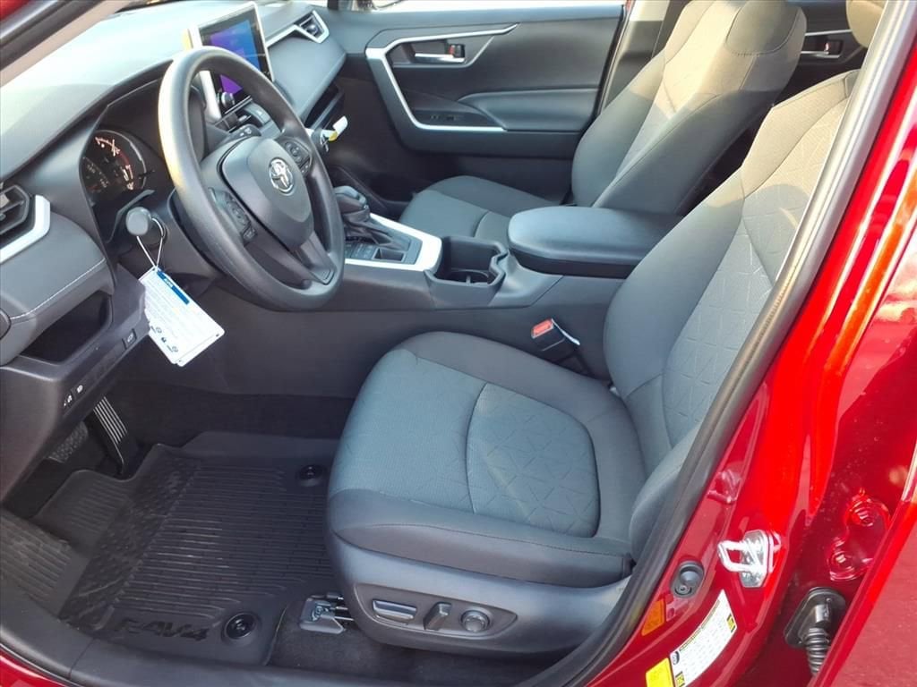 New 2025 Toyota RAV4 XLE SUV