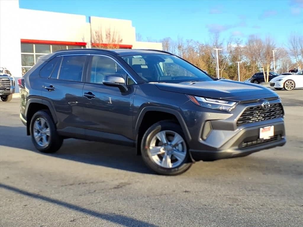 2025 Toyota RAV4 XLE's photo
