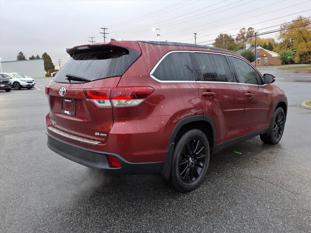 Used 2019 Toyota Highlander SE Sport Utility
