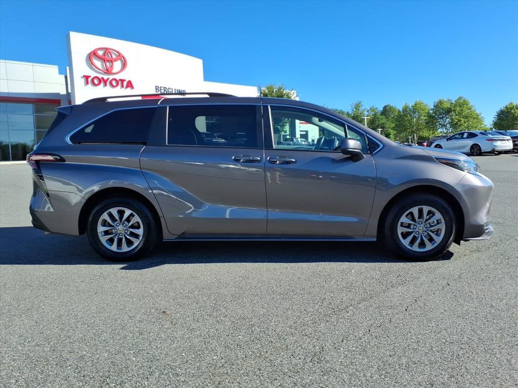 Used 2022 Toyota Sienna LE Passenger Van