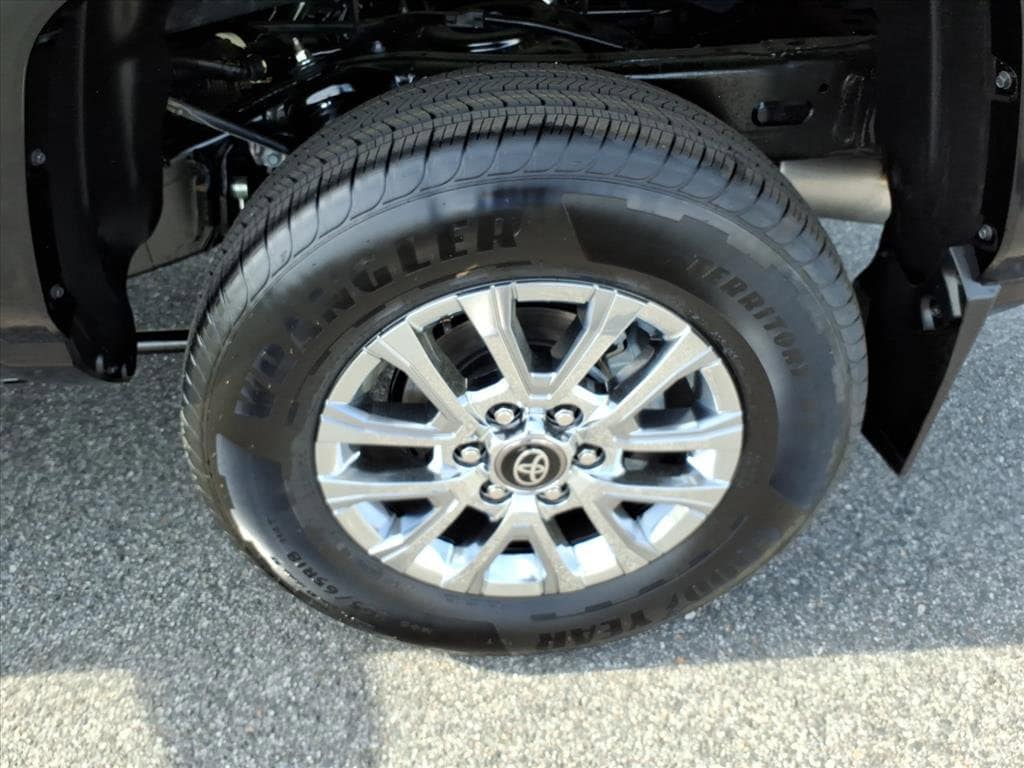 2026 Toyota Tacoma Limited - Photo 8