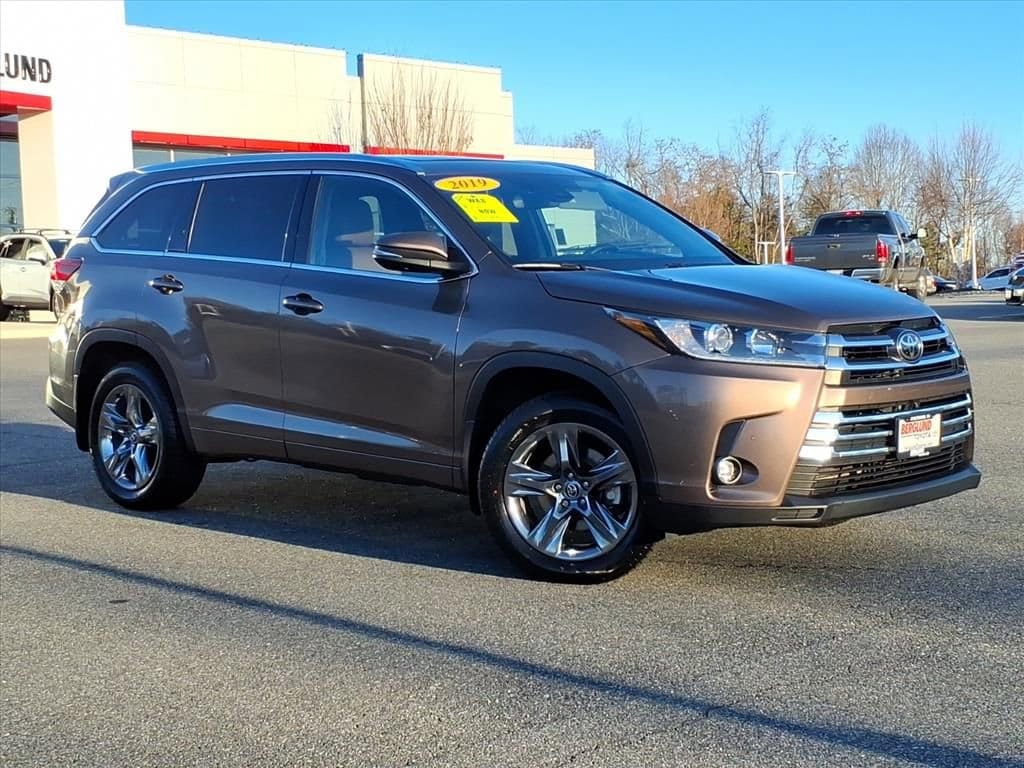 2019 Toyota Highlander Limited Platinum's photo