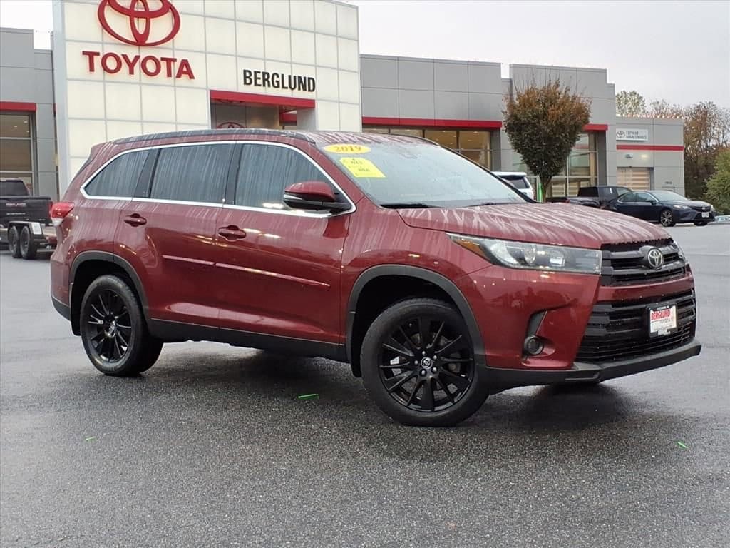 Used 2019 Toyota Highlander SE Sport Utility