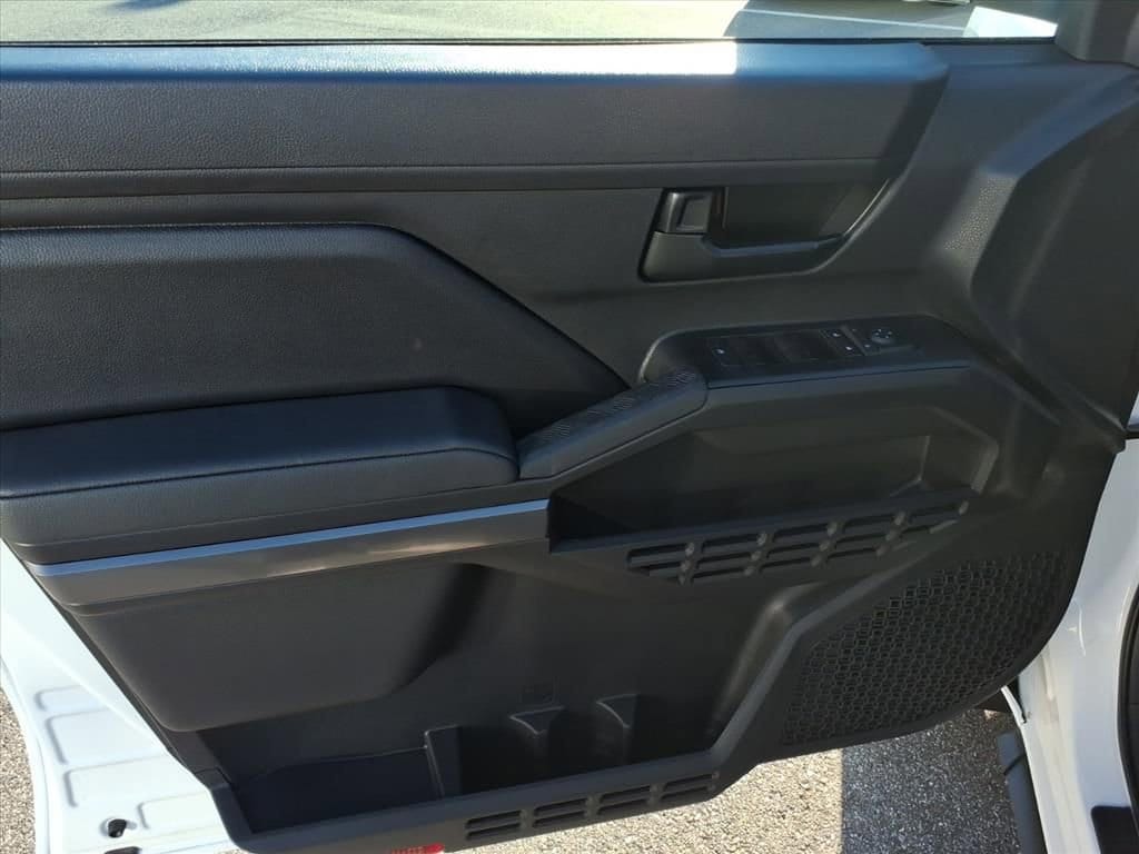 2025 Toyota Tacoma SR5 - Photo 9
