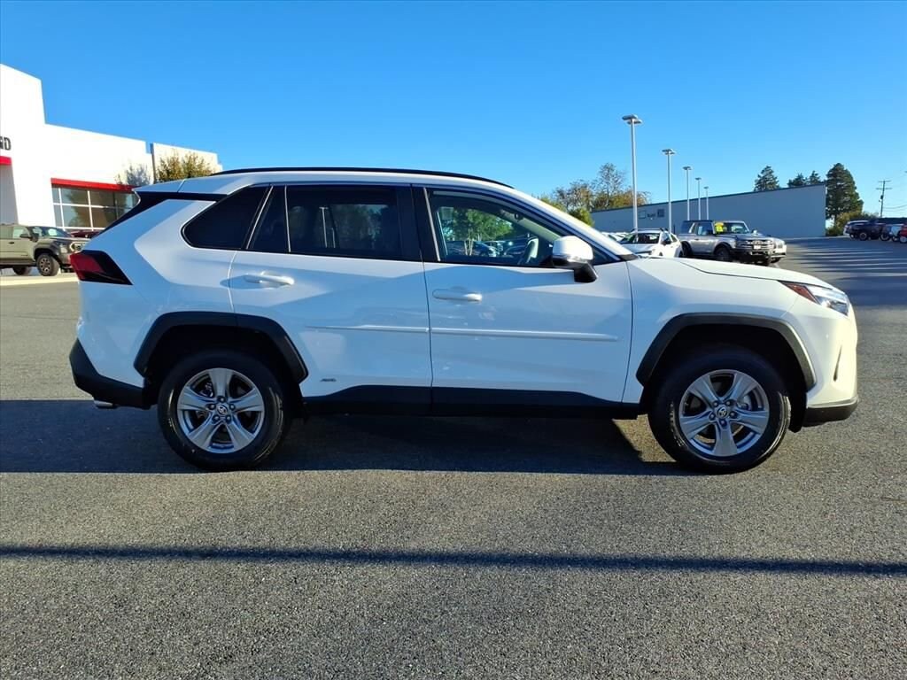 2024 Toyota RAV4 Hybrid LE photo 2