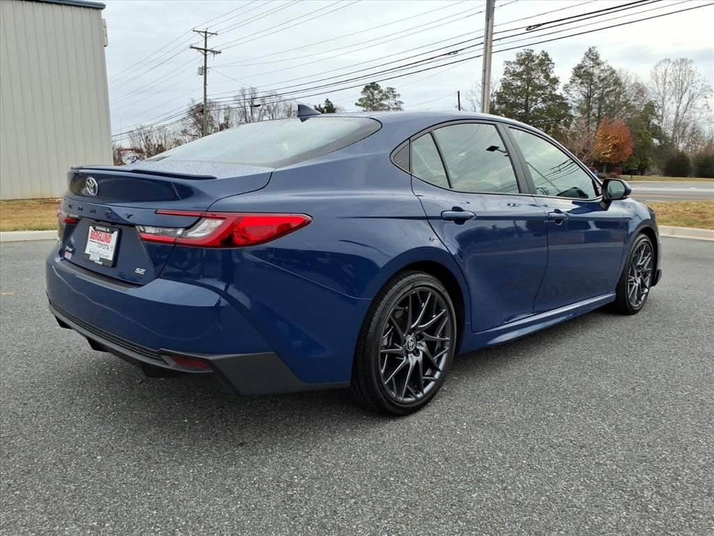 2025 Toyota Camry Hybrid SE photo 3