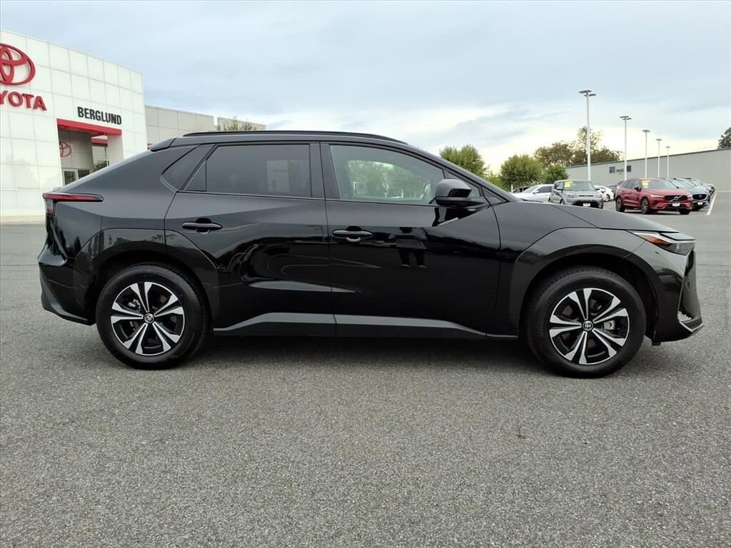 2024 Toyota bZ4X XLE photo 2