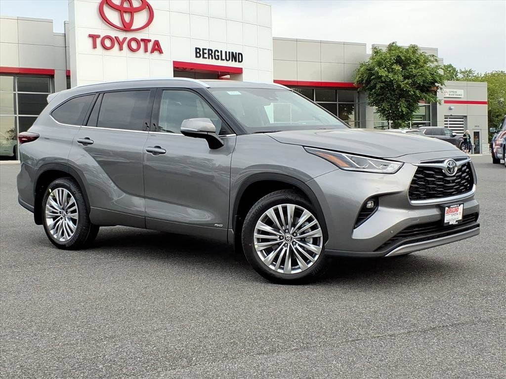 New 2026 Toyota Highlander Hybrid Platinum SUV