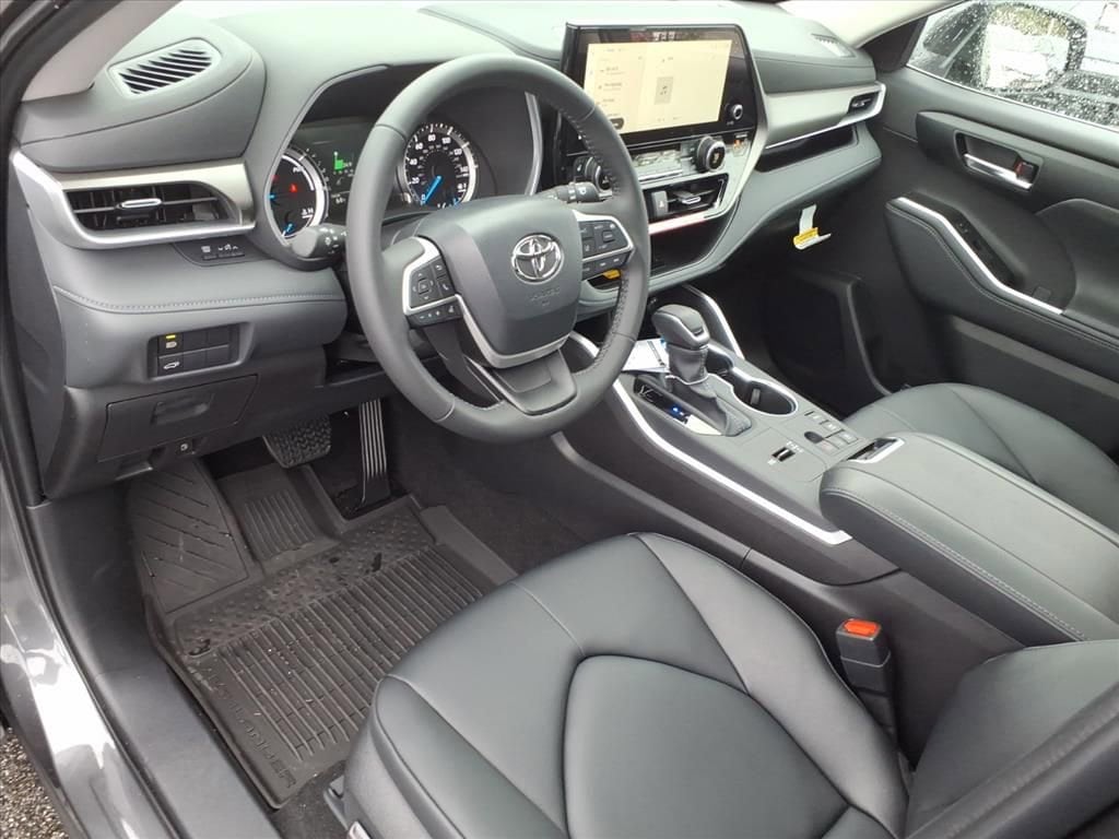 New 2025 Toyota Highlander Hybrid XLE SUV